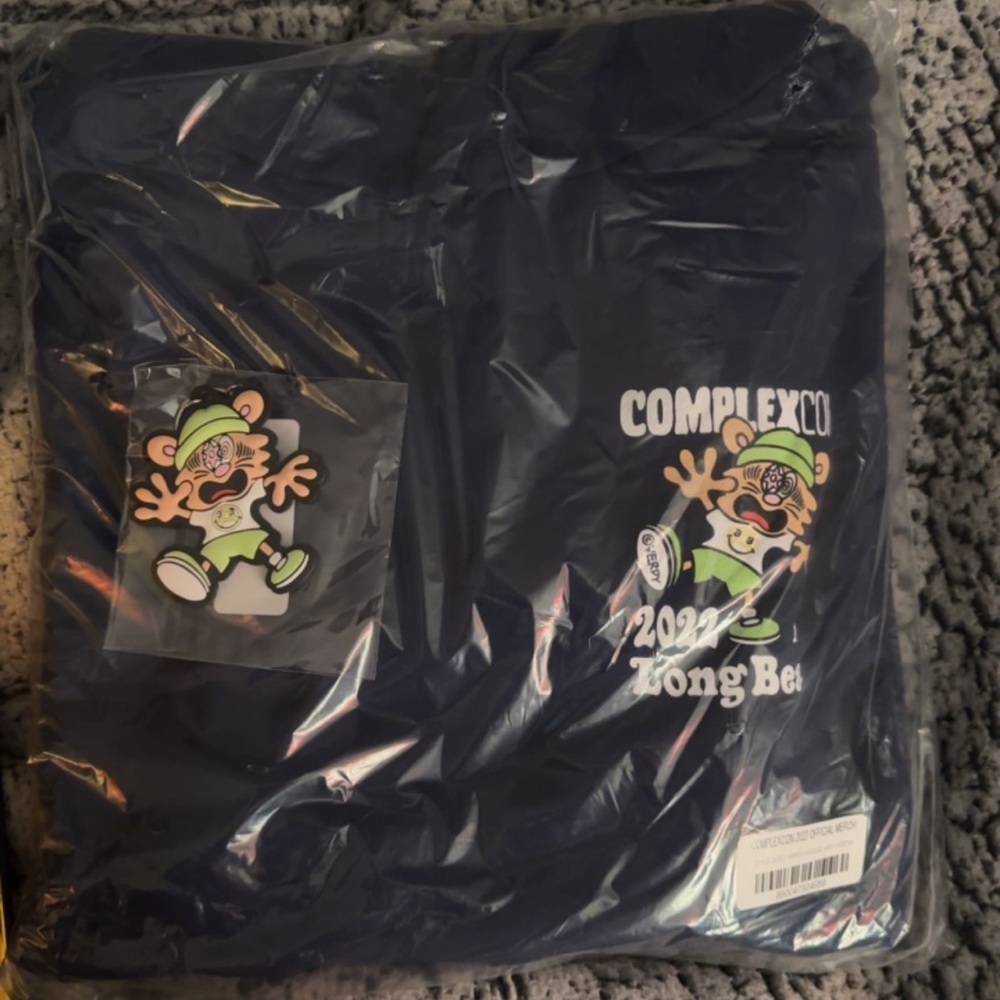 ComplexCon x Verdy 2022 hoodie + keychain